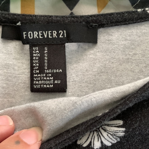 Off the shoulder white daisy dress - Picture 3 of 3